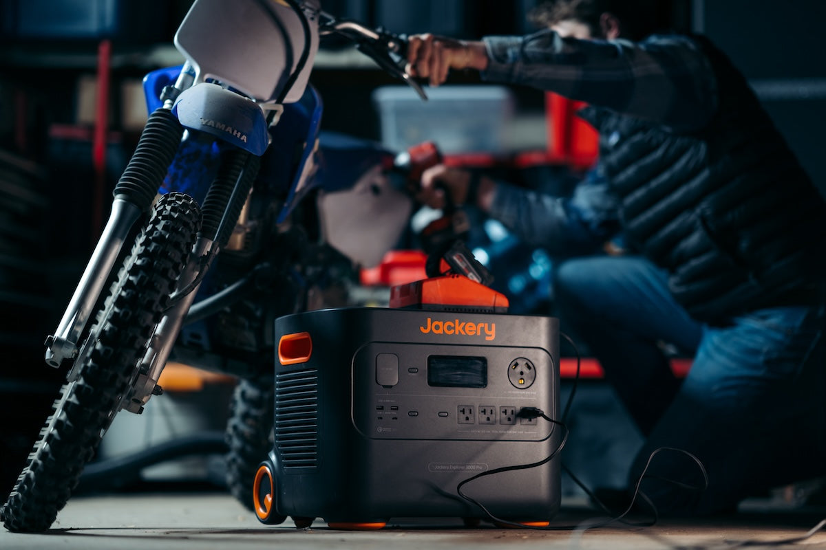 How to Charge a Motorcycle Battery [Ultimate Guide 2024]