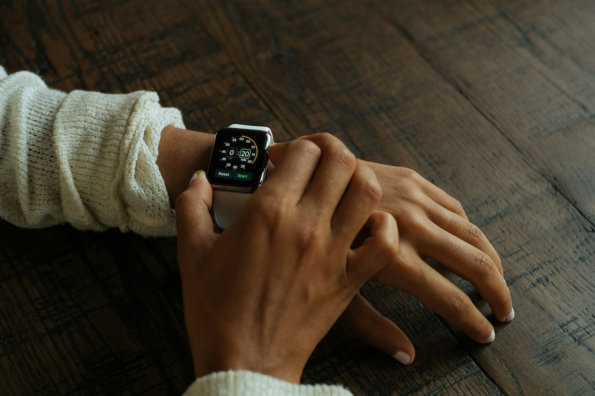 How to Charge Apple Watch [Ultimate Guide 2024]