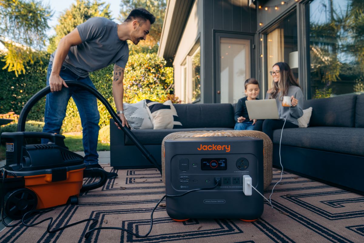 5 Best Solar Batteries For Home [2024 Updated]